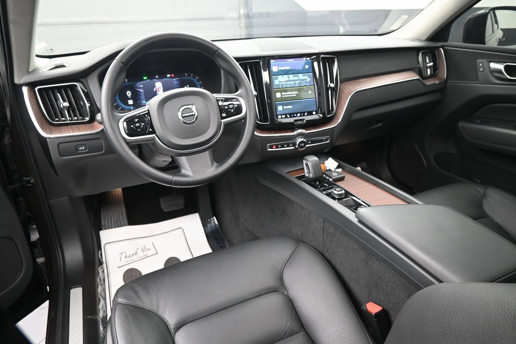 Used 2023 Volvo XC60 B5 Plus image 14
