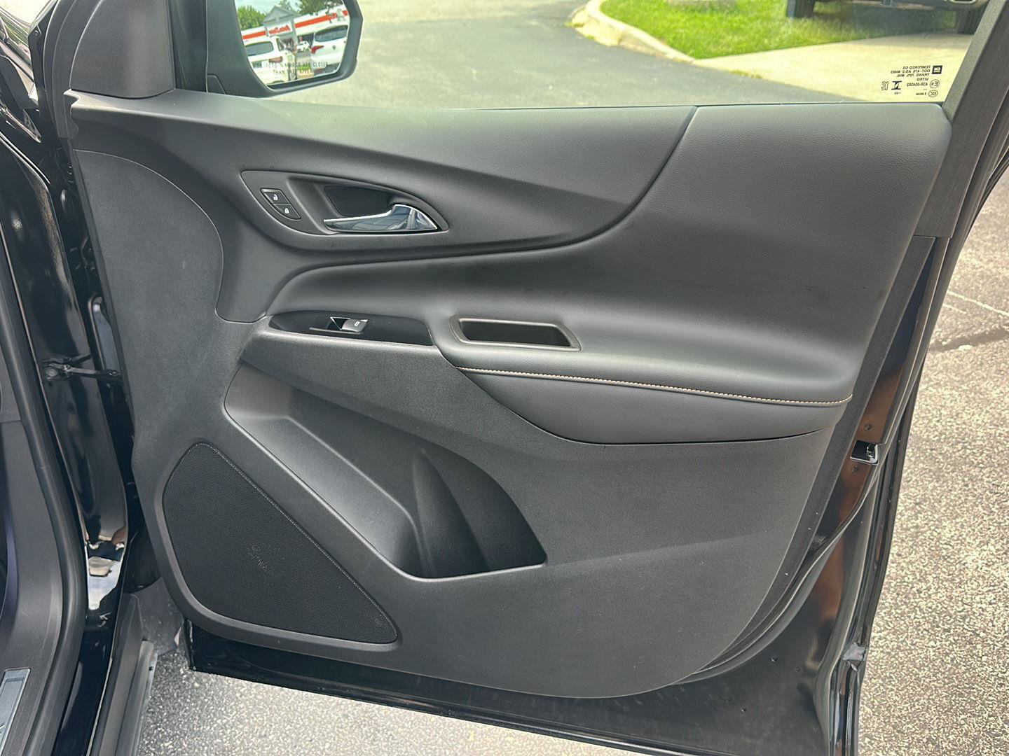 Used 2024 Chevrolet Equinox Premier FWD image 11