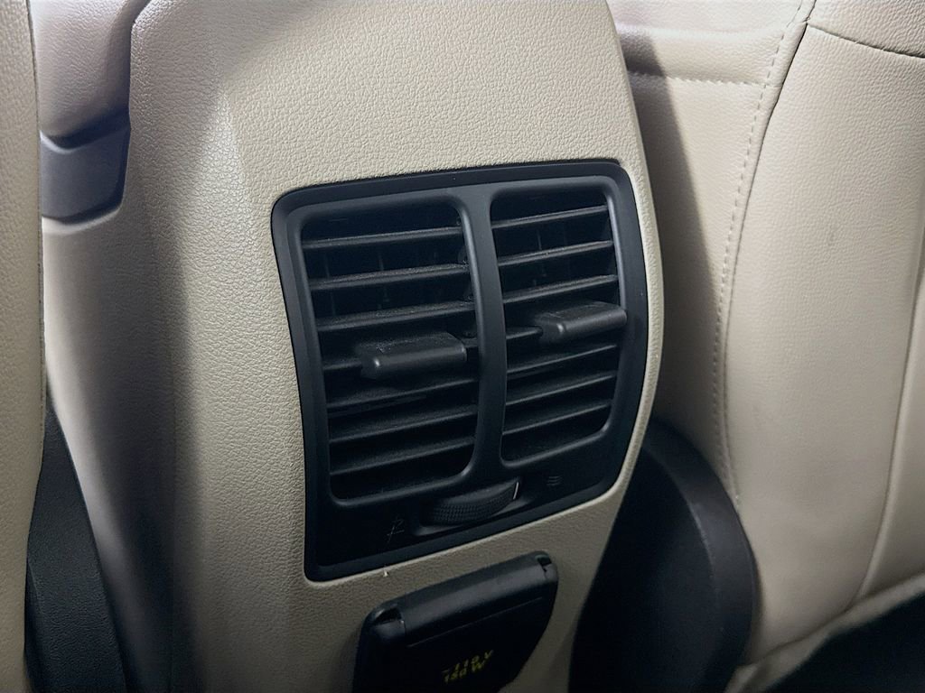 Used 2017 Ford Escape Titanium FWD image 29