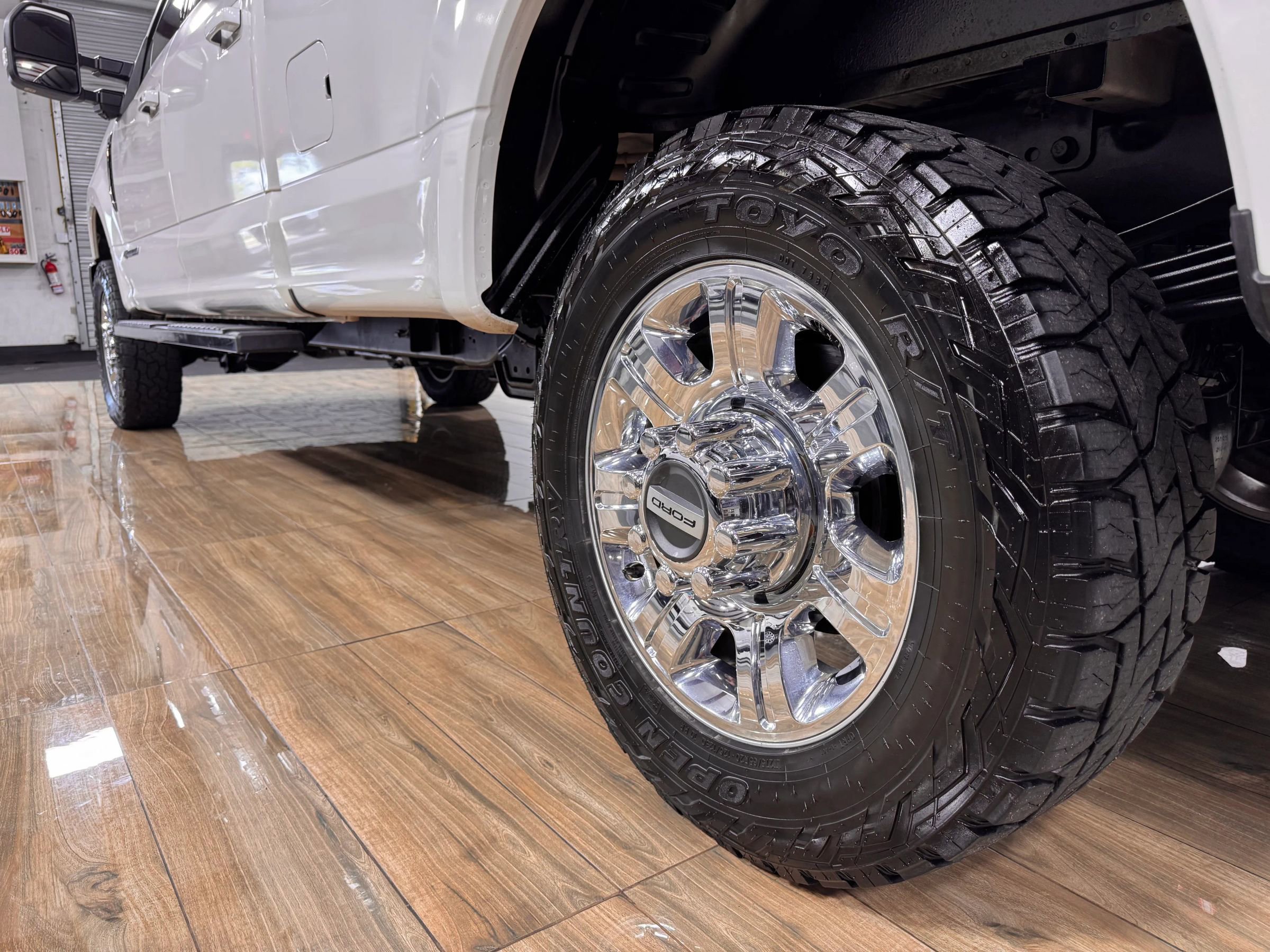 Used 2019 Ford F350 Lariat w/ Lariat Ultimate Package image 10