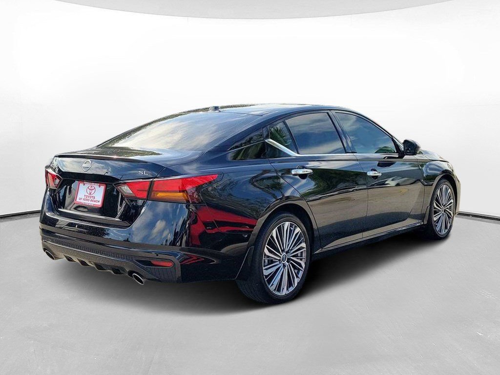 Used 2024 Nissan Altima 2.5 SL FWD image 6