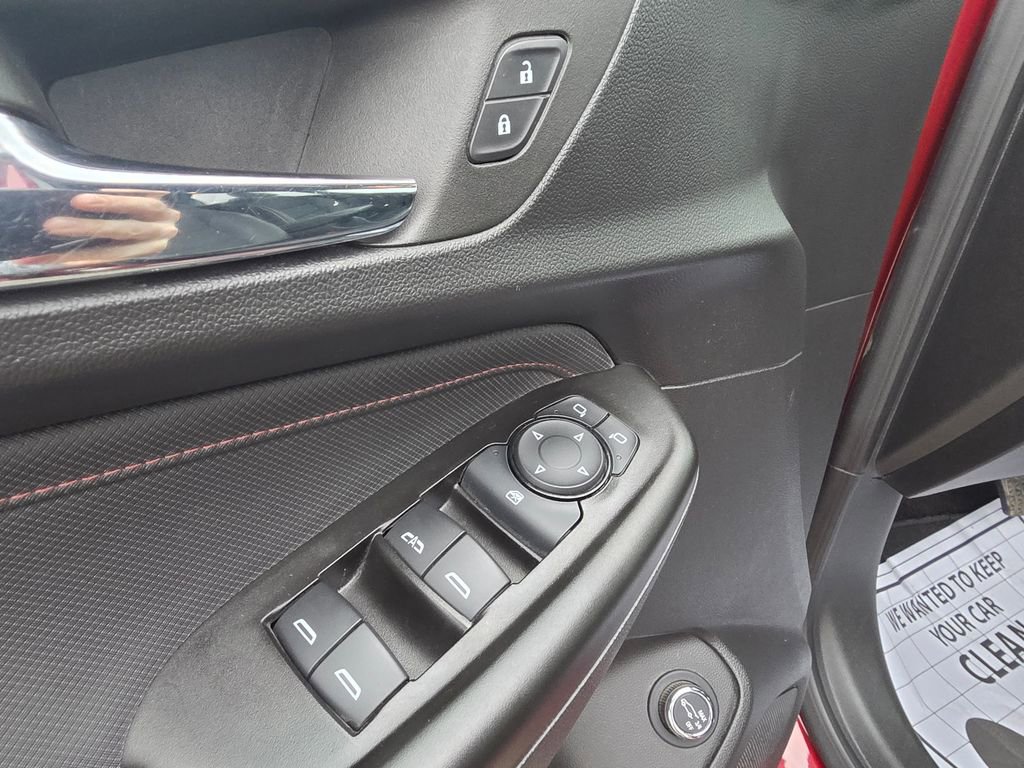 Used 2023 Chevrolet TrailBlazer RS w/ Sun and Liftgate Package image 11