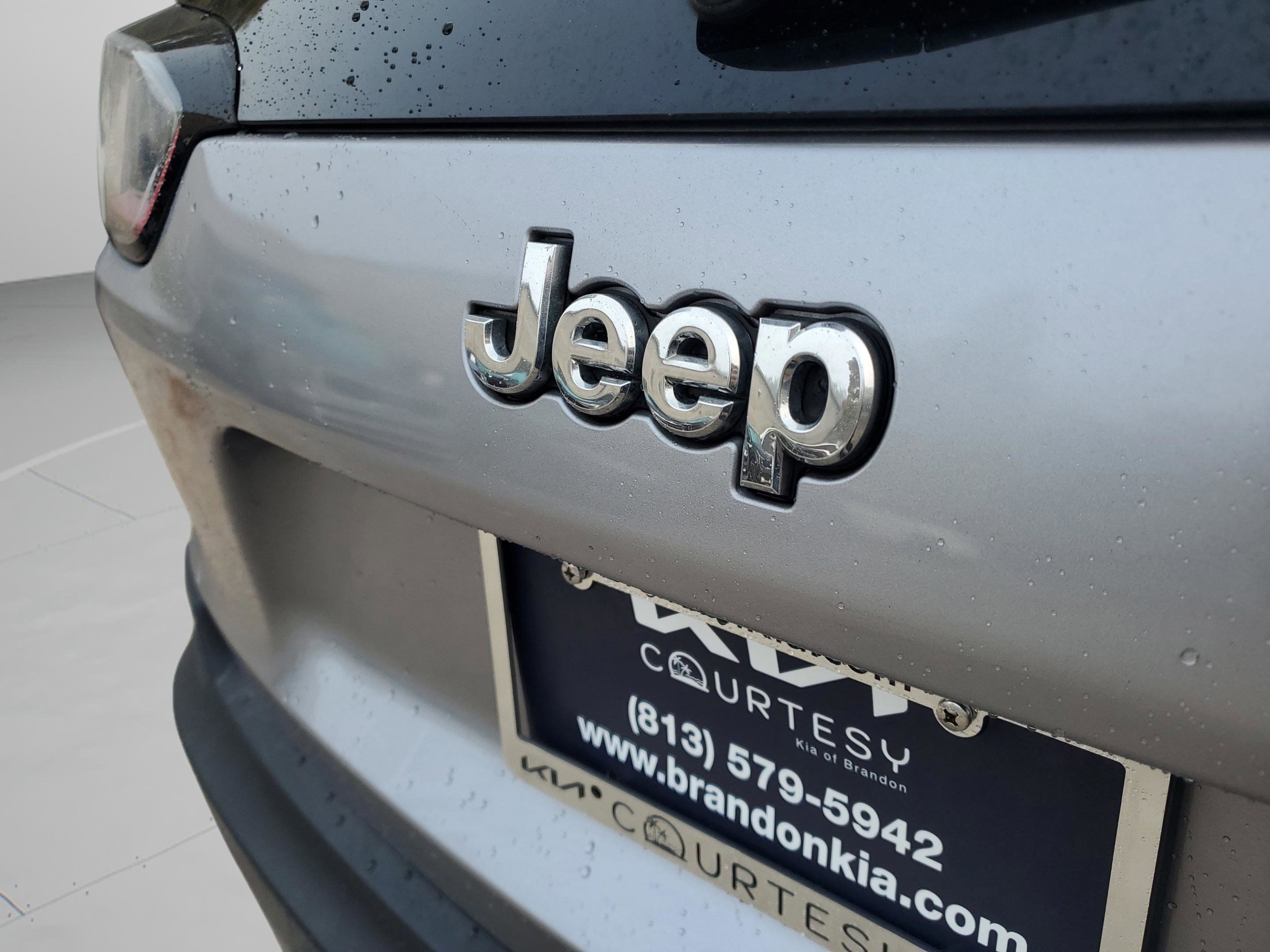 Used 2020 Jeep Cherokee Limited image 29