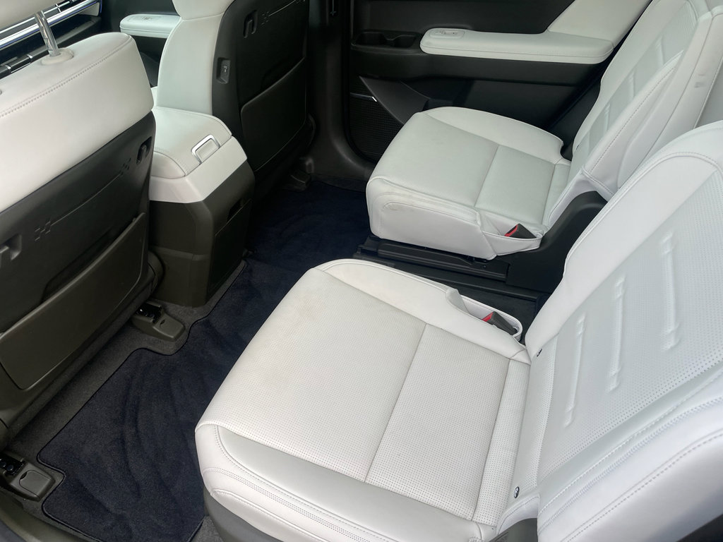 Used 2025 Hyundai Santa Fe Calligraphy image 17