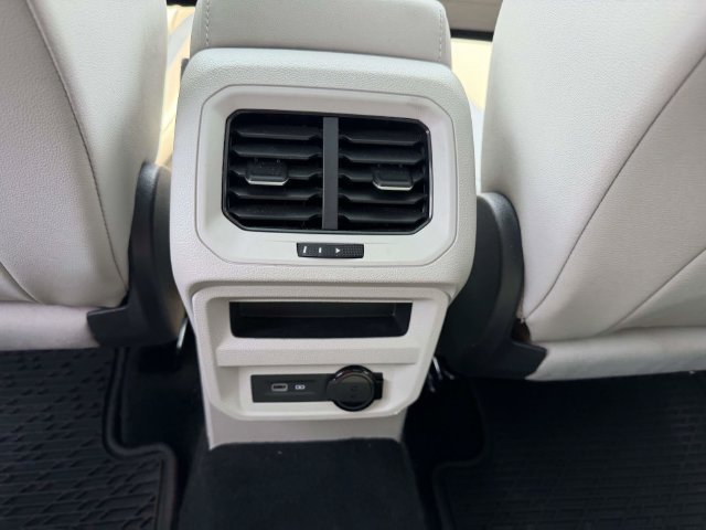 Used 2023 Volkswagen Tiguan SE w/ Panoramic Sunroof Package AWD/4WD image 12