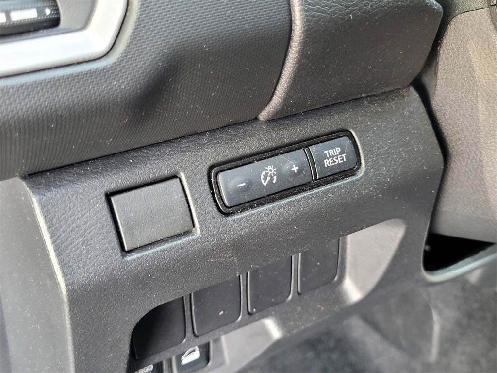 Used 2023 Nissan Frontier SV image 17