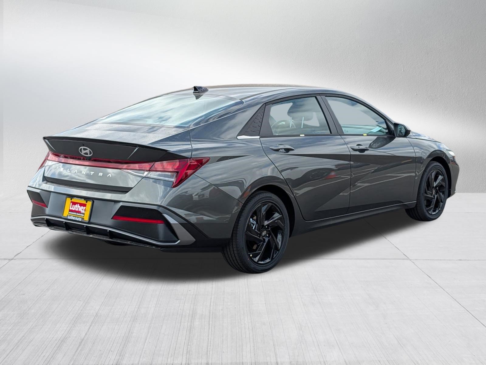 New 2026 Hyundai Elantra SEL Sport FWD image 4