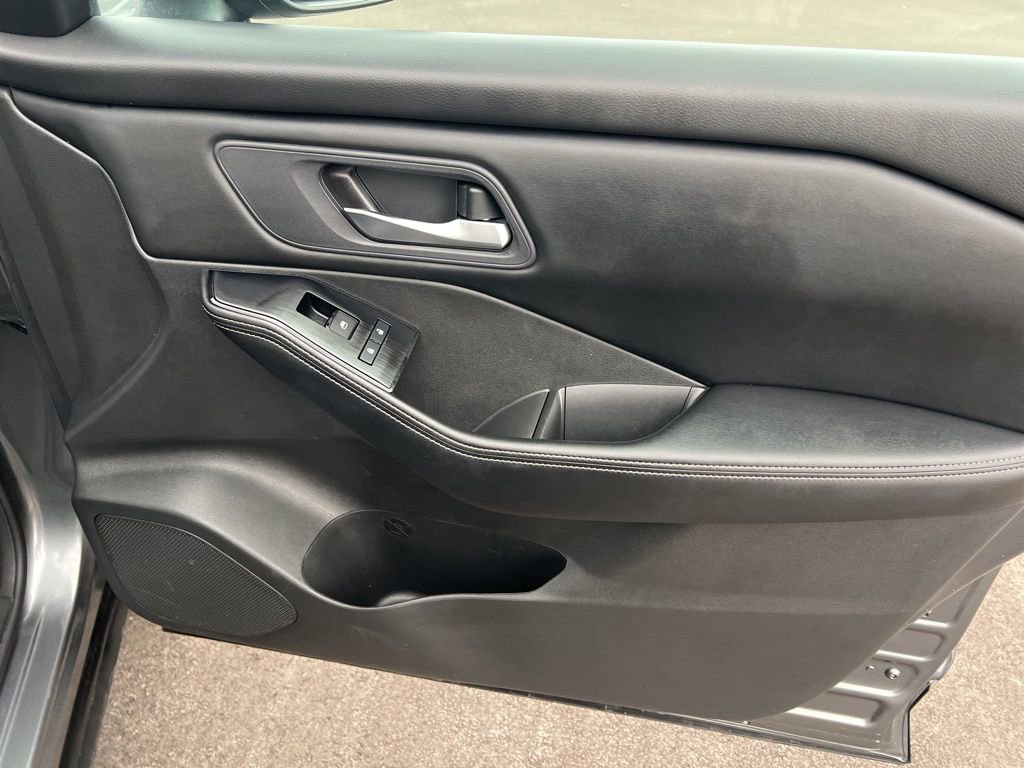 Certified 2024 Nissan Rogue SV image 23