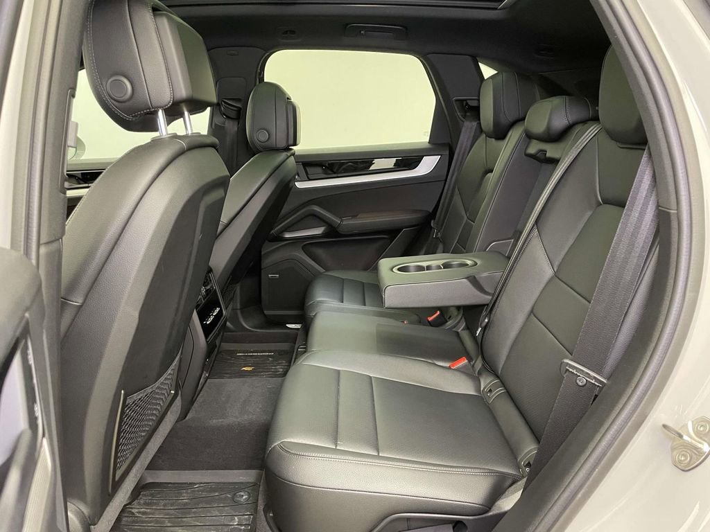 Used 2025 Porsche Cayenne S image 19