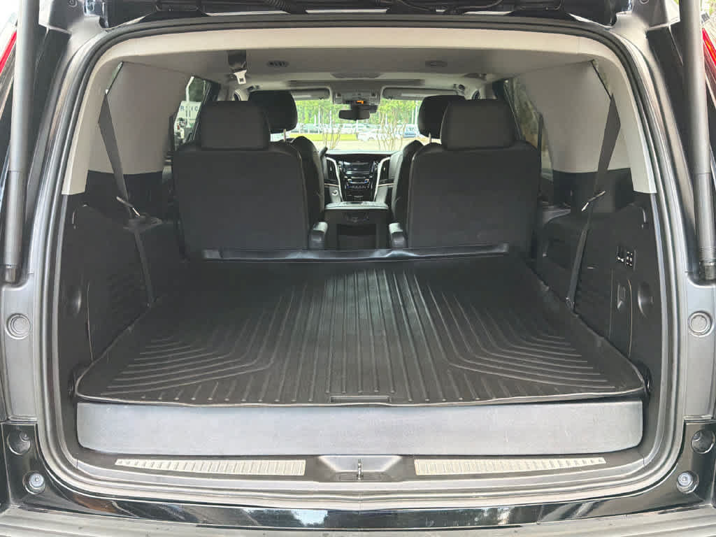 Used 2020 Cadillac Escalade Luxury AWD/4WD image 16