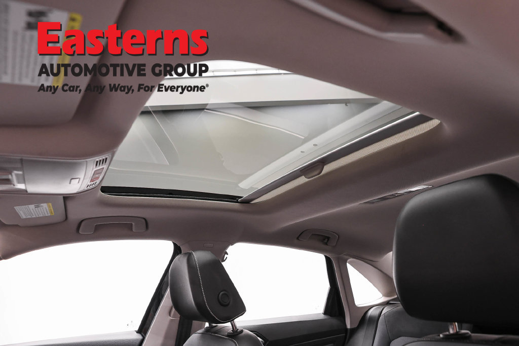 Used 2025 Volkswagen Jetta SE FWD image 34