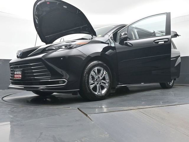 Certified 2024 Toyota Sienna Platinum image 56