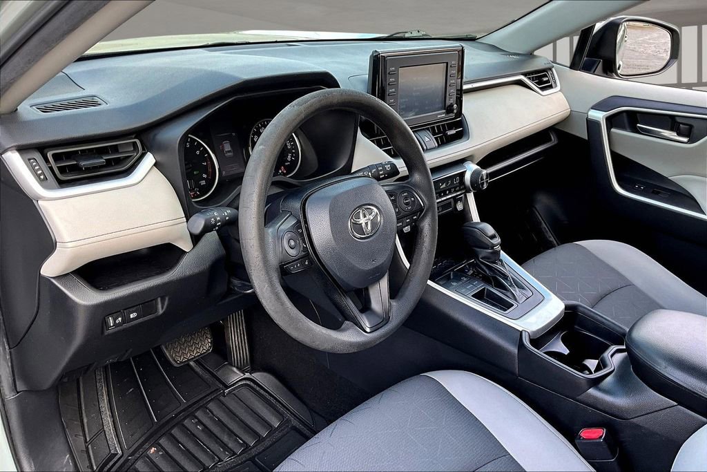 Used 2021 Toyota RAV4 XLE image 17