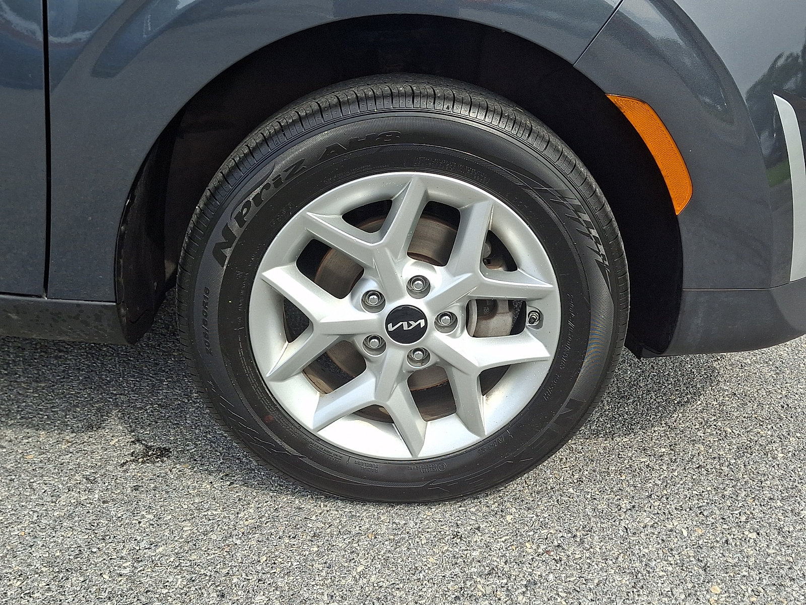Certified 2025 Kia Soul LX w/ LX Technology Package FWD image 8