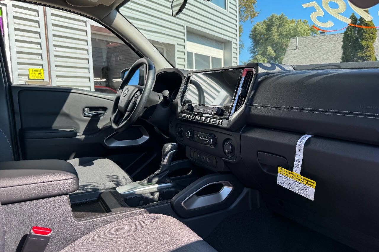 Used 2025 Nissan Frontier SV image 10