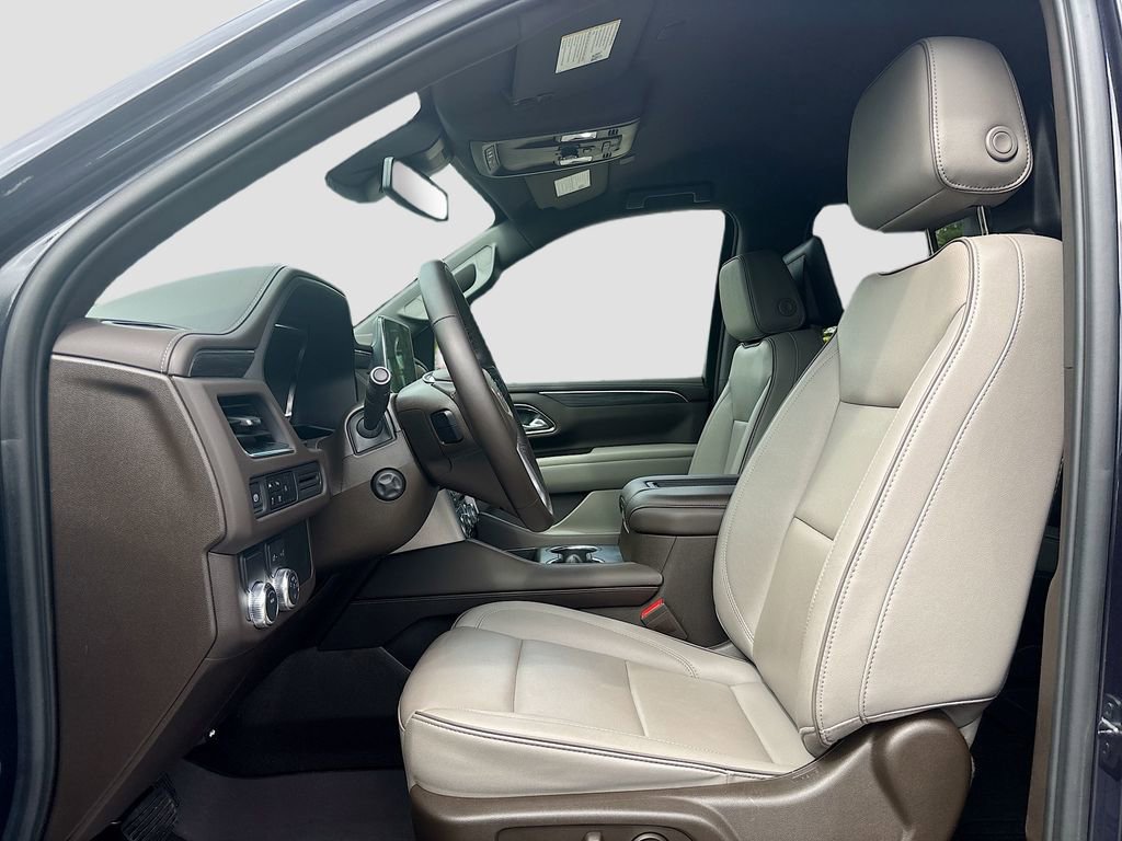 Used 2024 GMC Yukon XL SLT w/ SLT Luxury Package RWD image 46