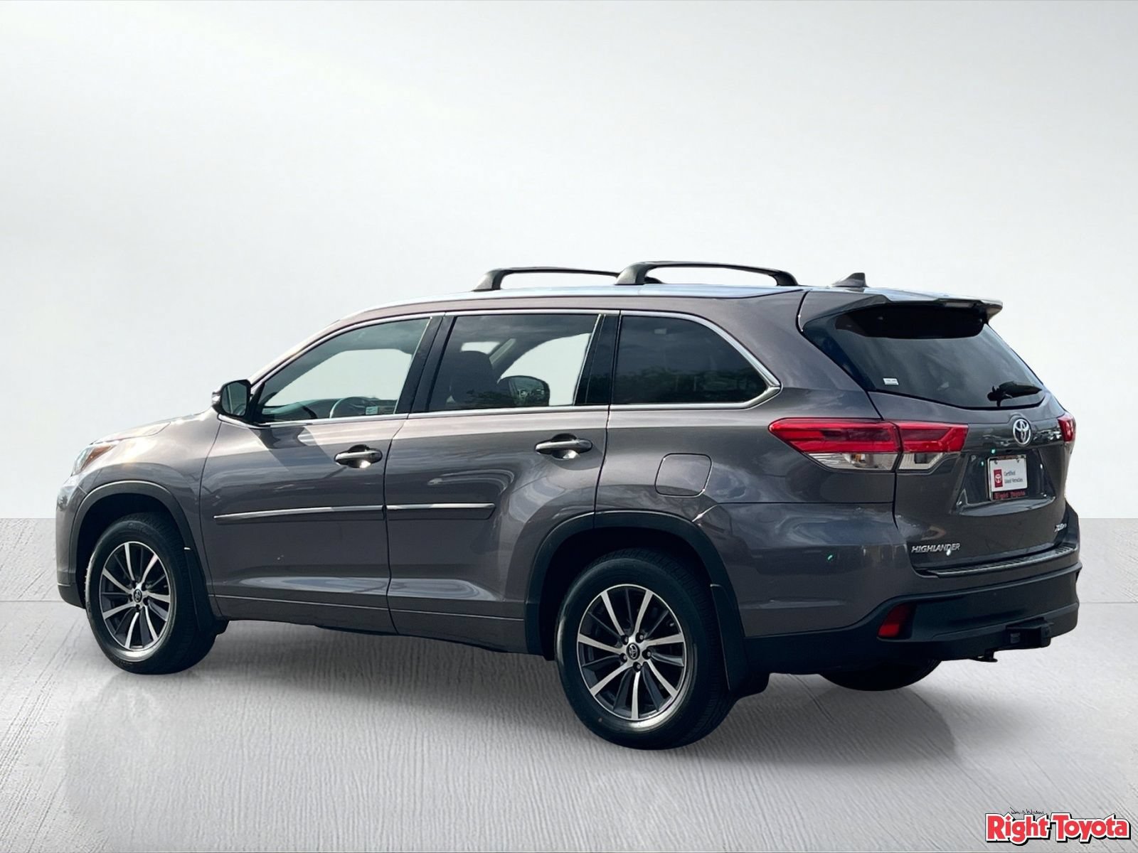 Certified 2017 Toyota Highlander XLE w/ Protection Package #3 AWD/4WD image 5