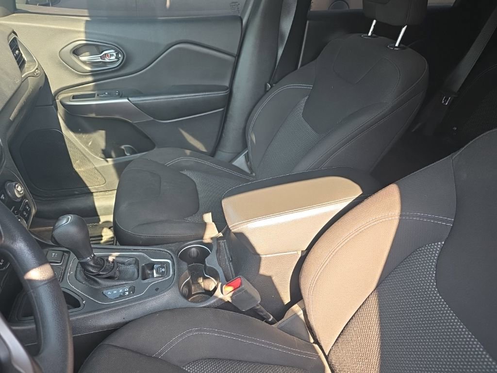 Used 2019 Jeep Cherokee Latitude w/ Popular Appearance Group image 20