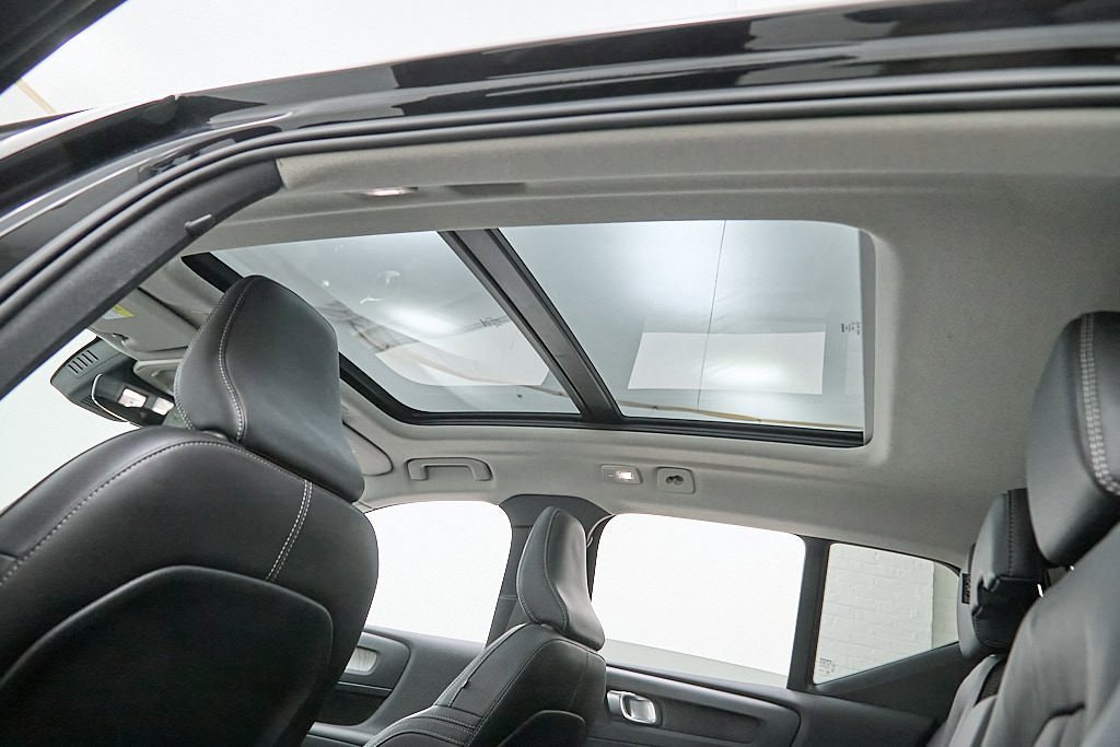 Certified 2024 Volvo XC40 B5 Plus w/ Climate Package image 18