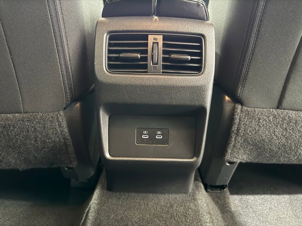 Used 2024 Nissan Rogue SV image 26