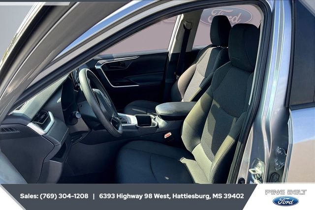 Used 2022 Toyota RAV4 LE image 18