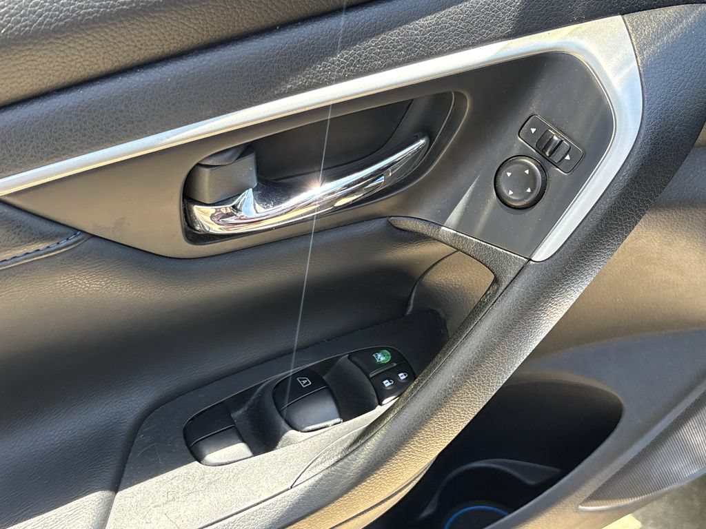 Used 2017 Nissan Altima 2.5 SR FWD image 16