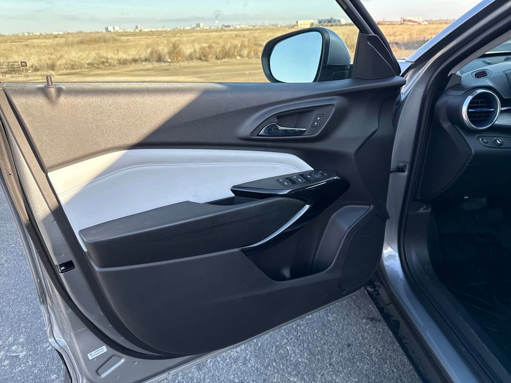 New 2025 Chevrolet Trax LT w/ LT Convenience Package image 7