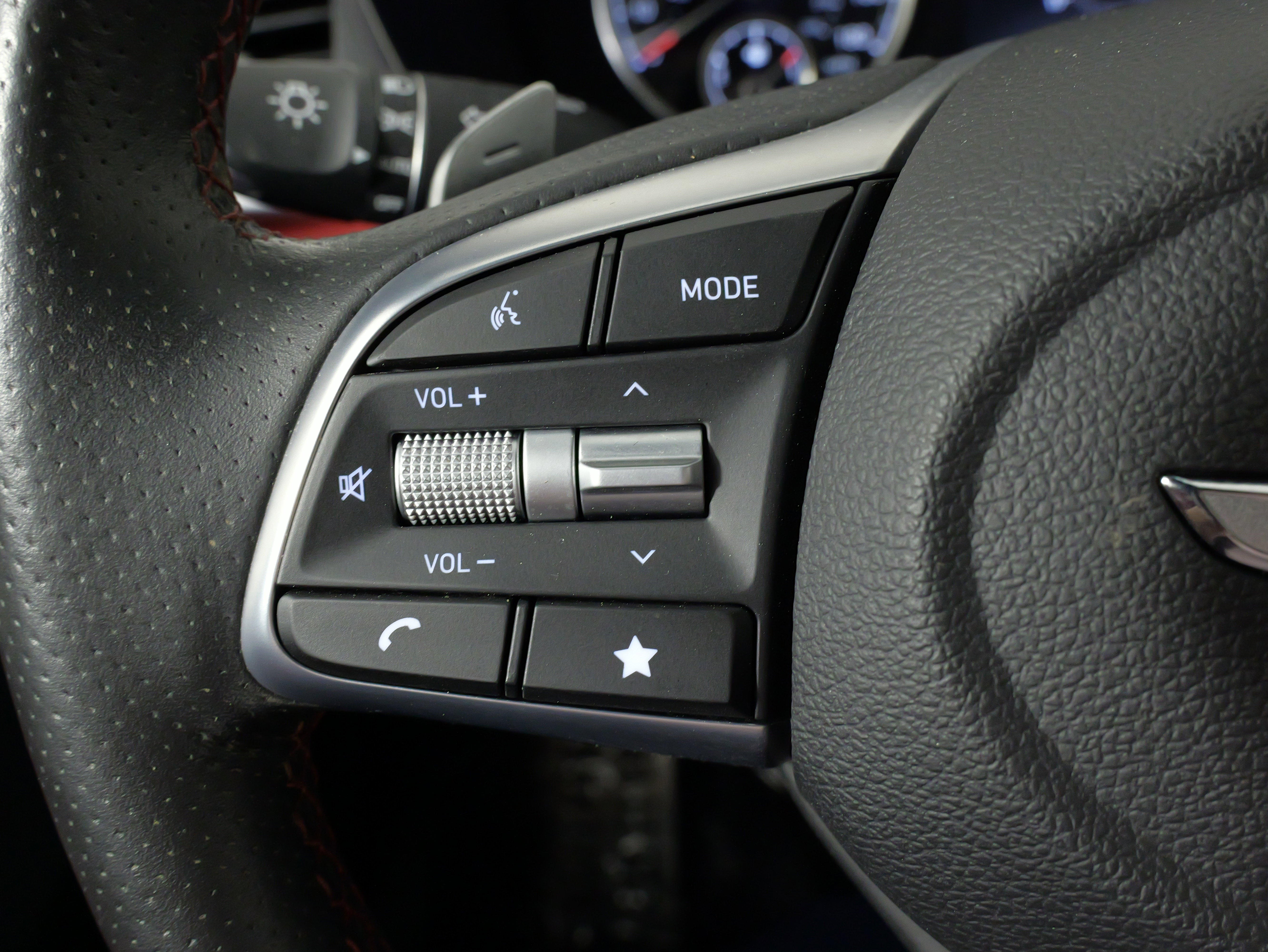 Used 2023 Genesis G70 2.0T w/ Sport Prestige Package image 40