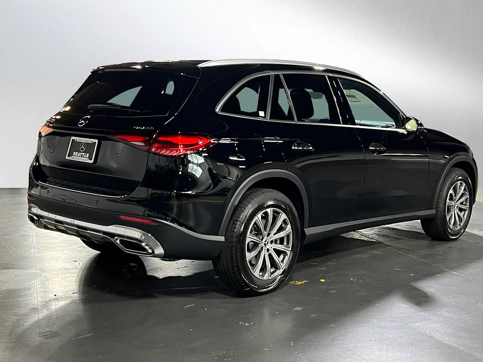 New 2025 Mercedes-Benz GLC 300 4MATIC image 3
