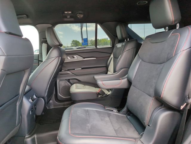 Used 2025 Ford Explorer ST image 29