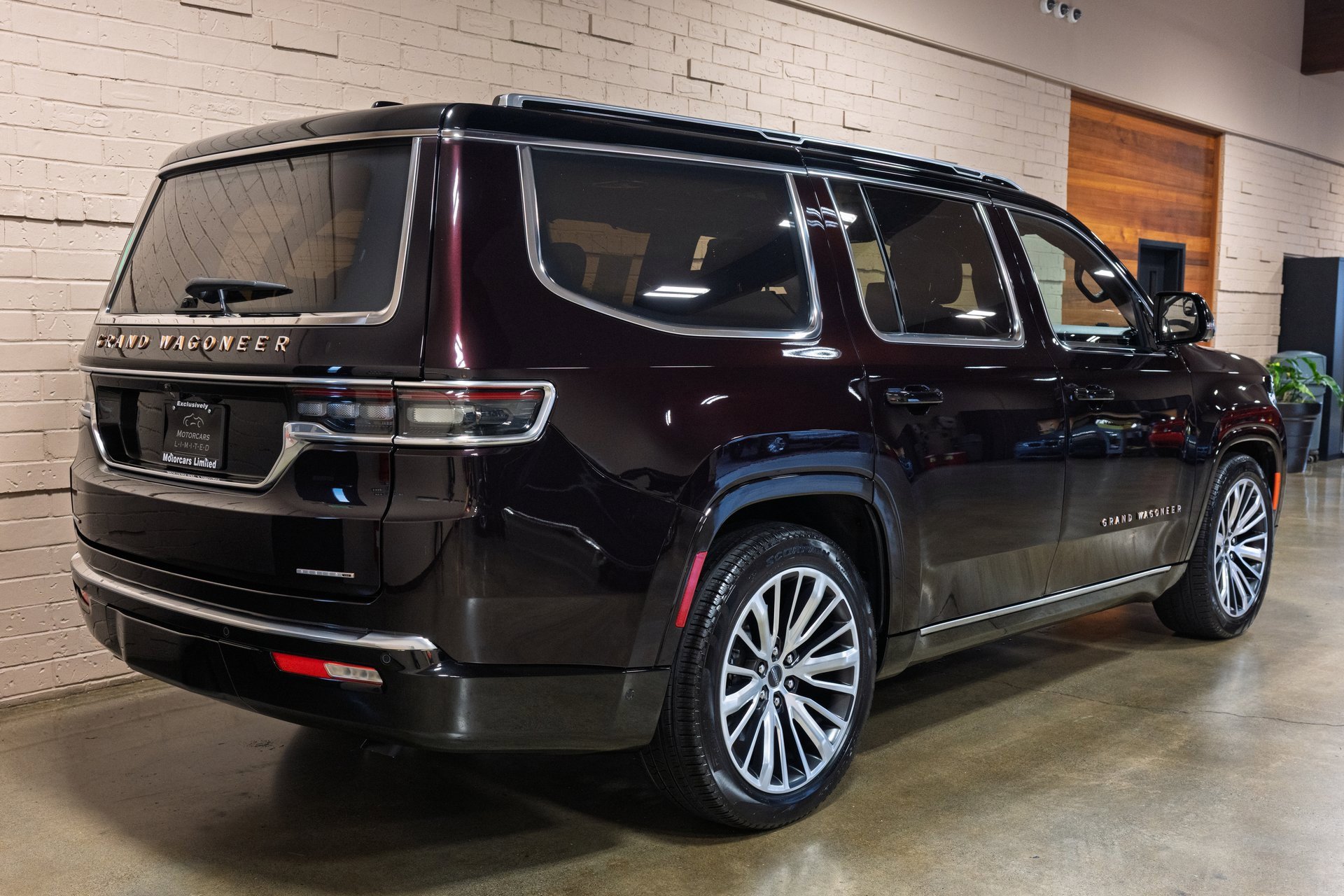 Used 2023 Jeep Grand Wagoneer Series III w/ Rear-Seat Entertainment Group image 5