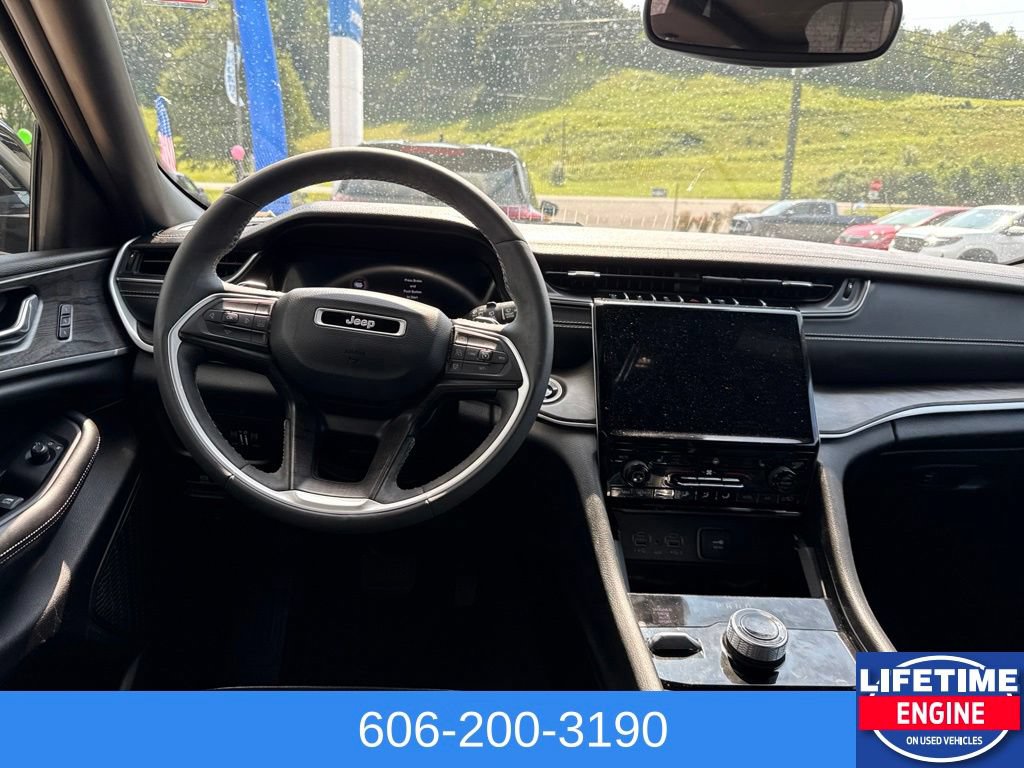 Used 2024 Jeep Grand Cherokee Limited AWD/4WD image 17