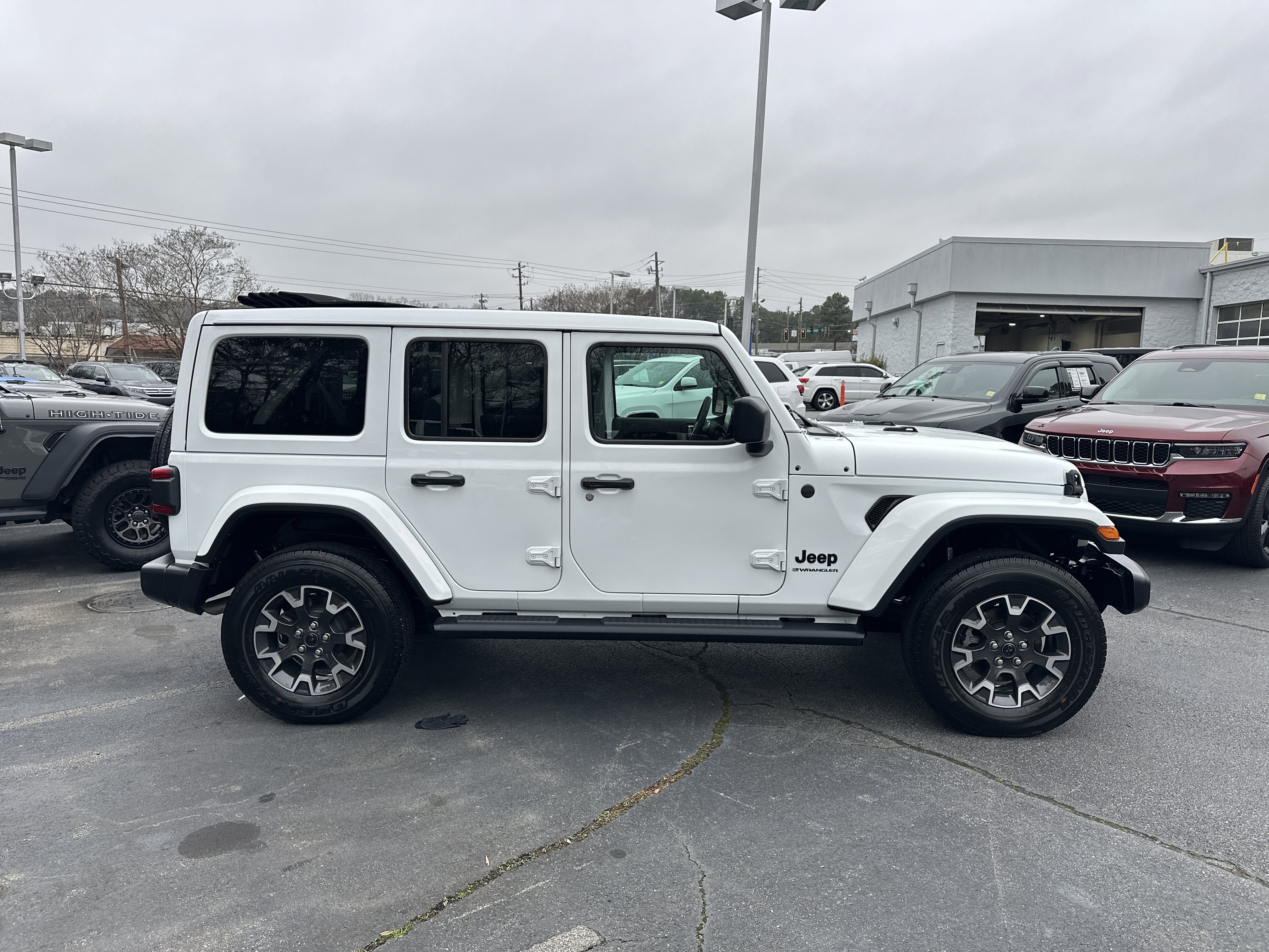 Used 2025 Jeep Wrangler Sahara w/ Safety Group image 10