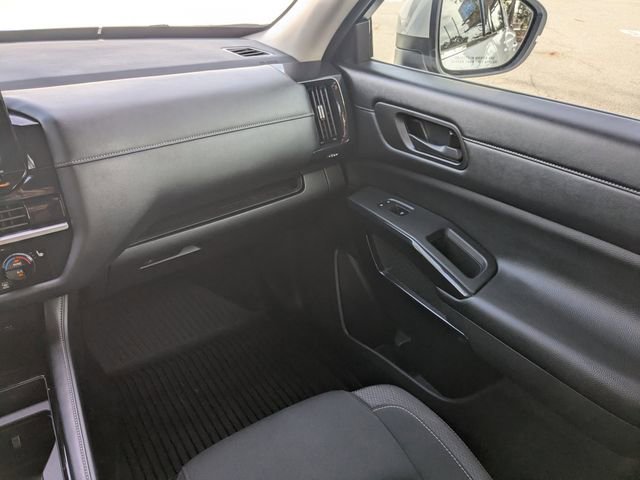 Used 2024 Nissan Pathfinder SV image 23