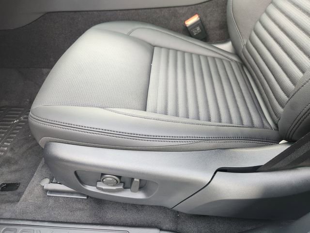 New 2025 Land Rover Discovery Sport S image 24