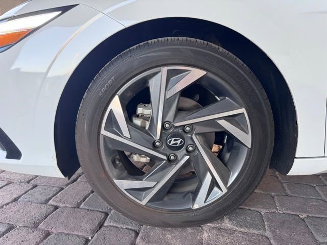 Used 2024 Hyundai Elantra Limited image 28