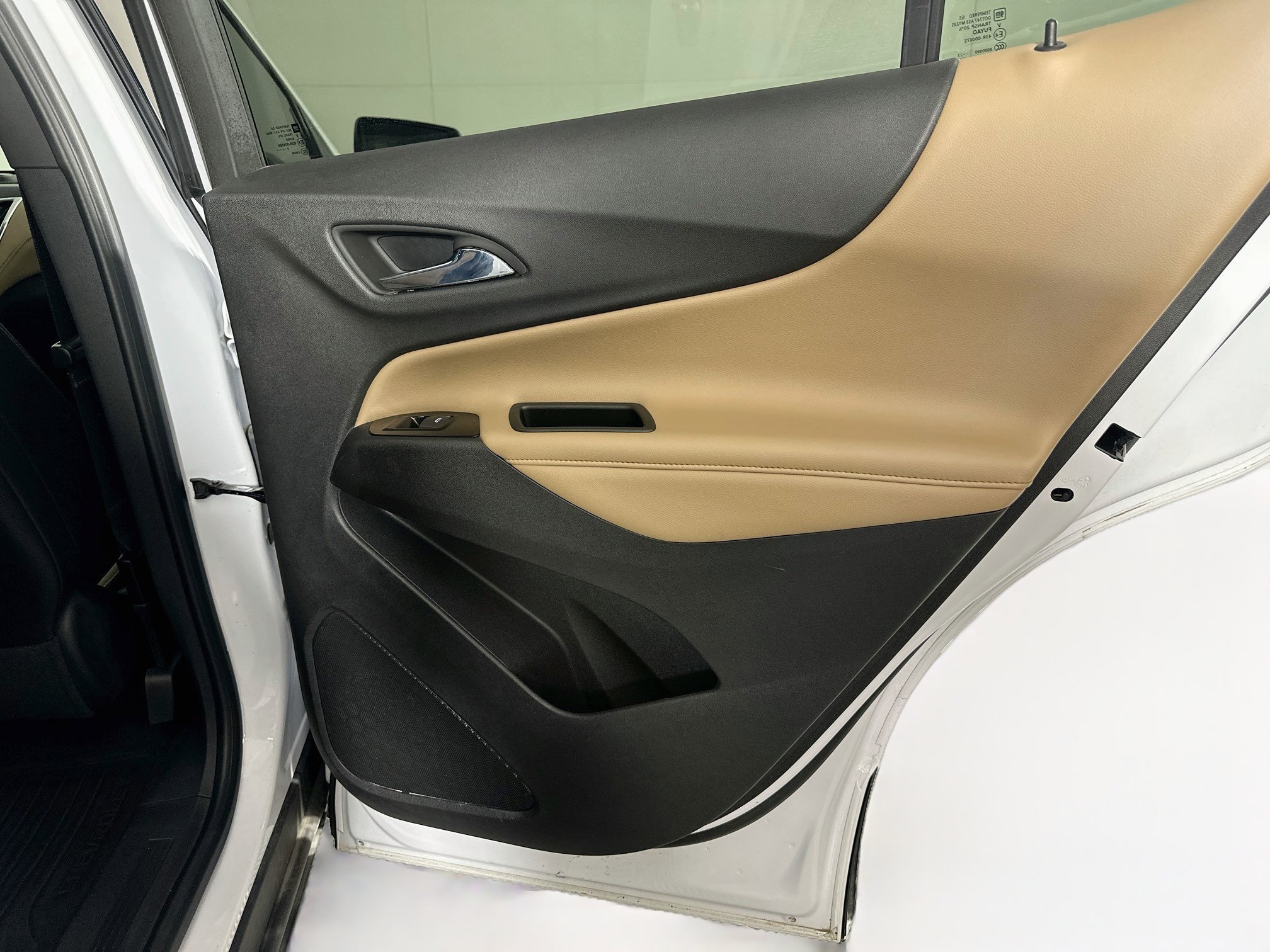 Used 2024 Chevrolet Equinox Premier FWD image 32