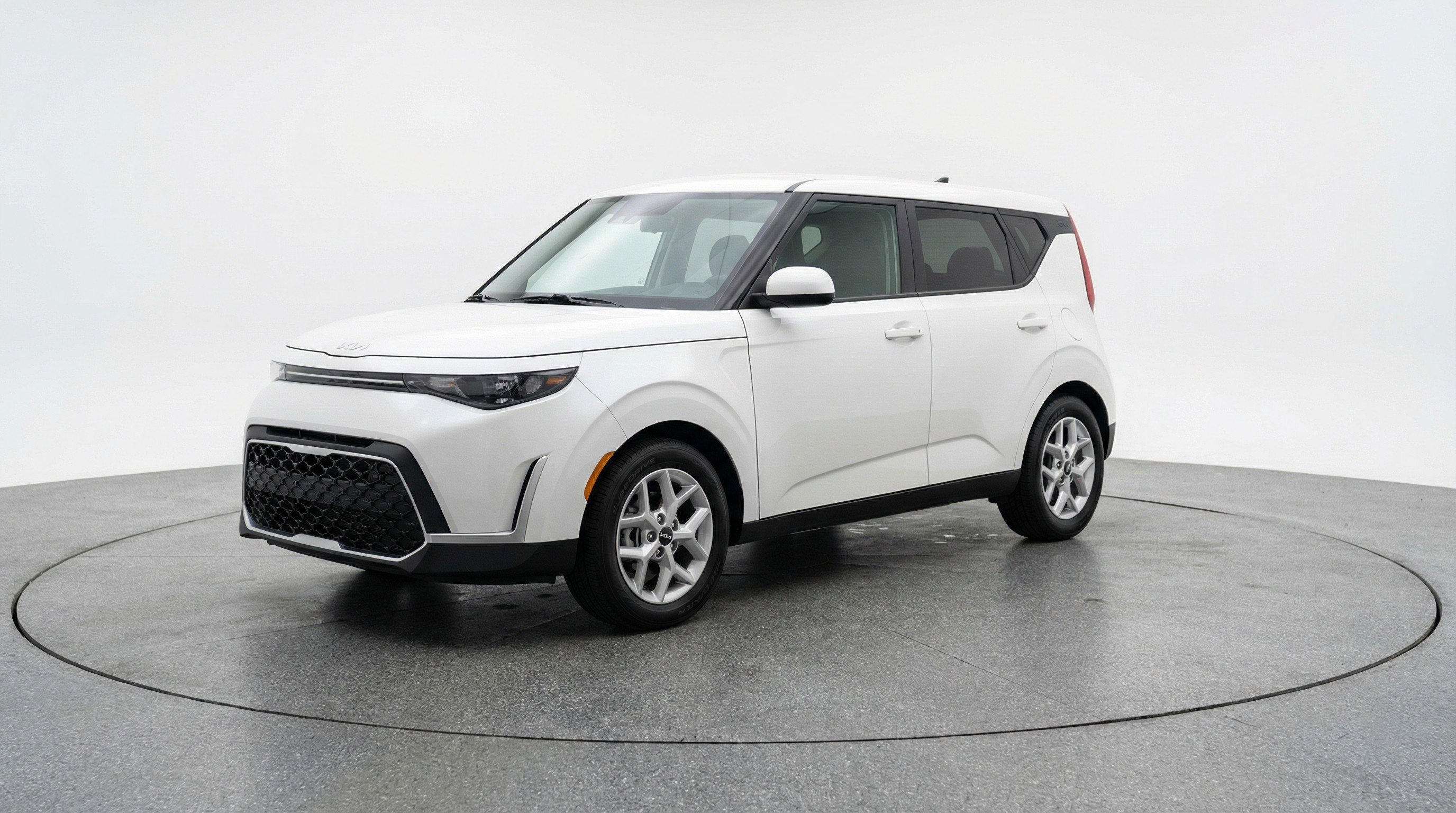 Used 2025 Kia Soul LX w/ LX Technology Package FWD image 3