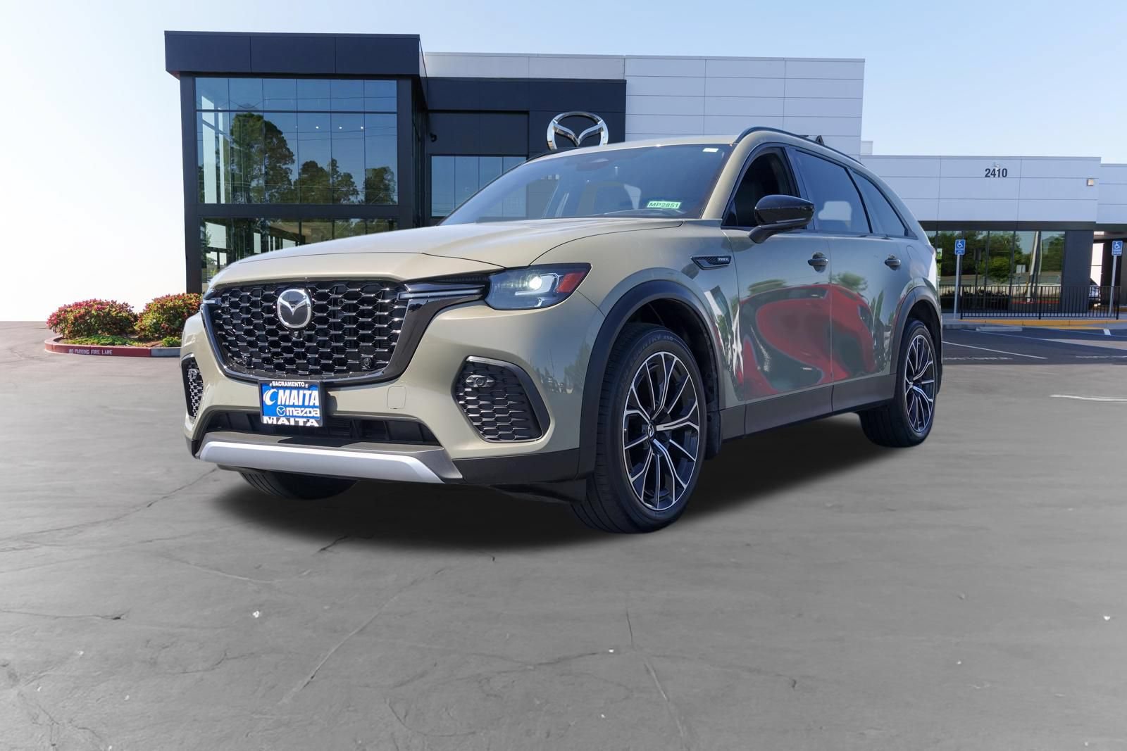 Certified 2025 MAZDA CX-70 Plug-In Hybrid w/ Premium Plus AWD/4WD image 9