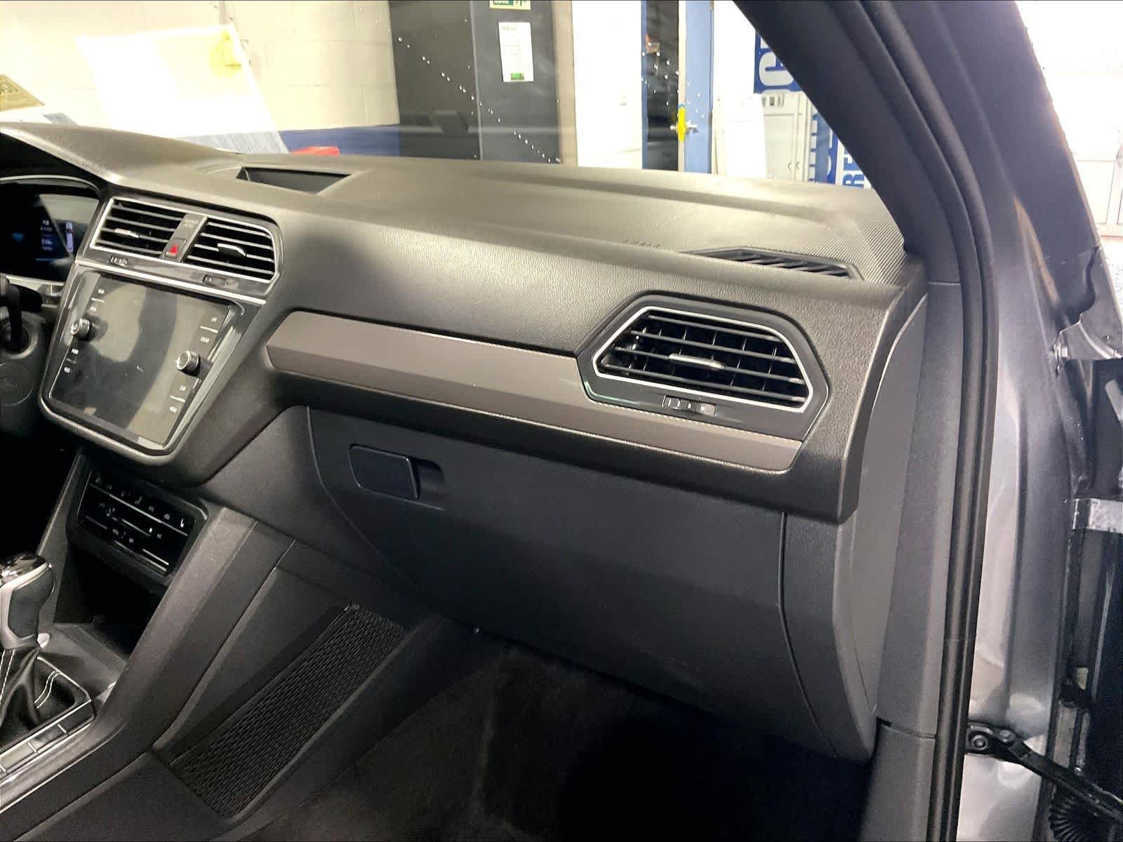 Used 2024 Volkswagen Tiguan SE R-Line AWD/4WD image 13