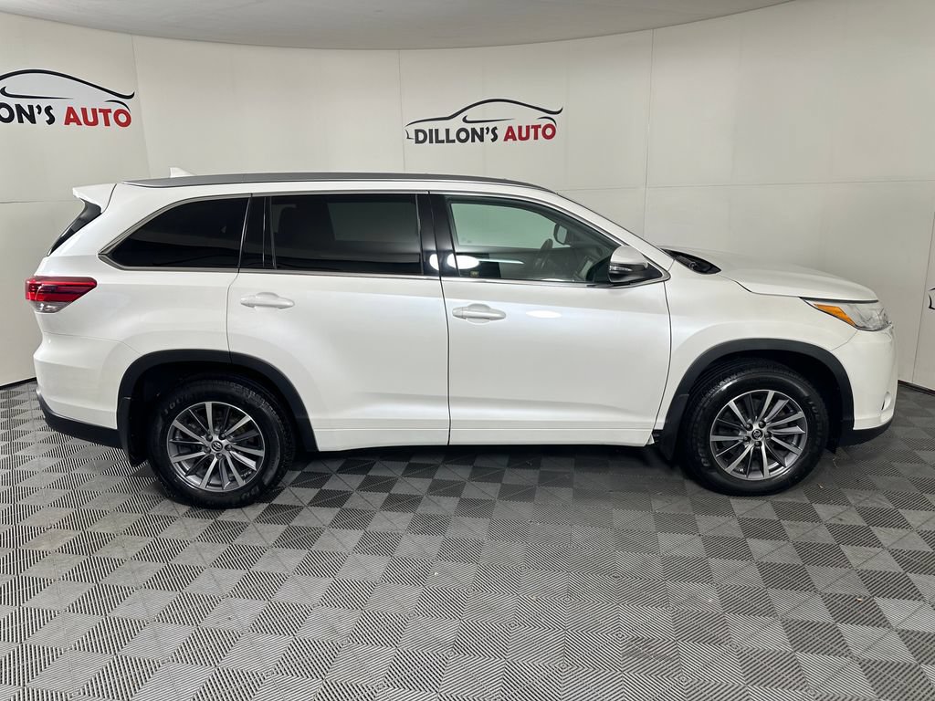 Used 2018 Toyota Highlander XLE AWD/4WD image 9