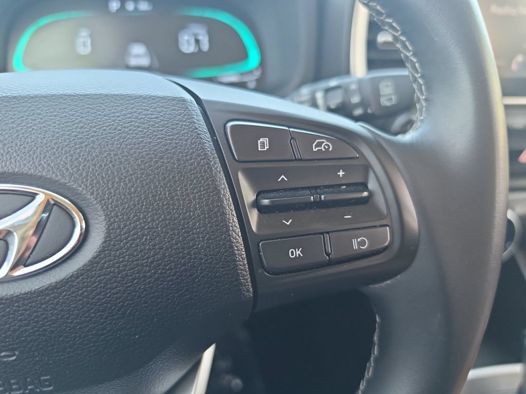Used 2024 Hyundai Venue SEL FWD image 23