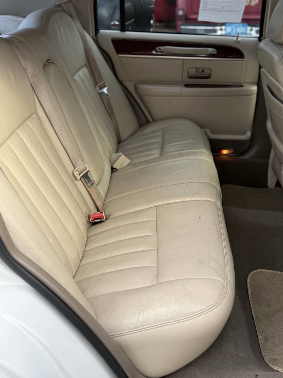 Used 2003 Lincoln Town Car Signature image 20