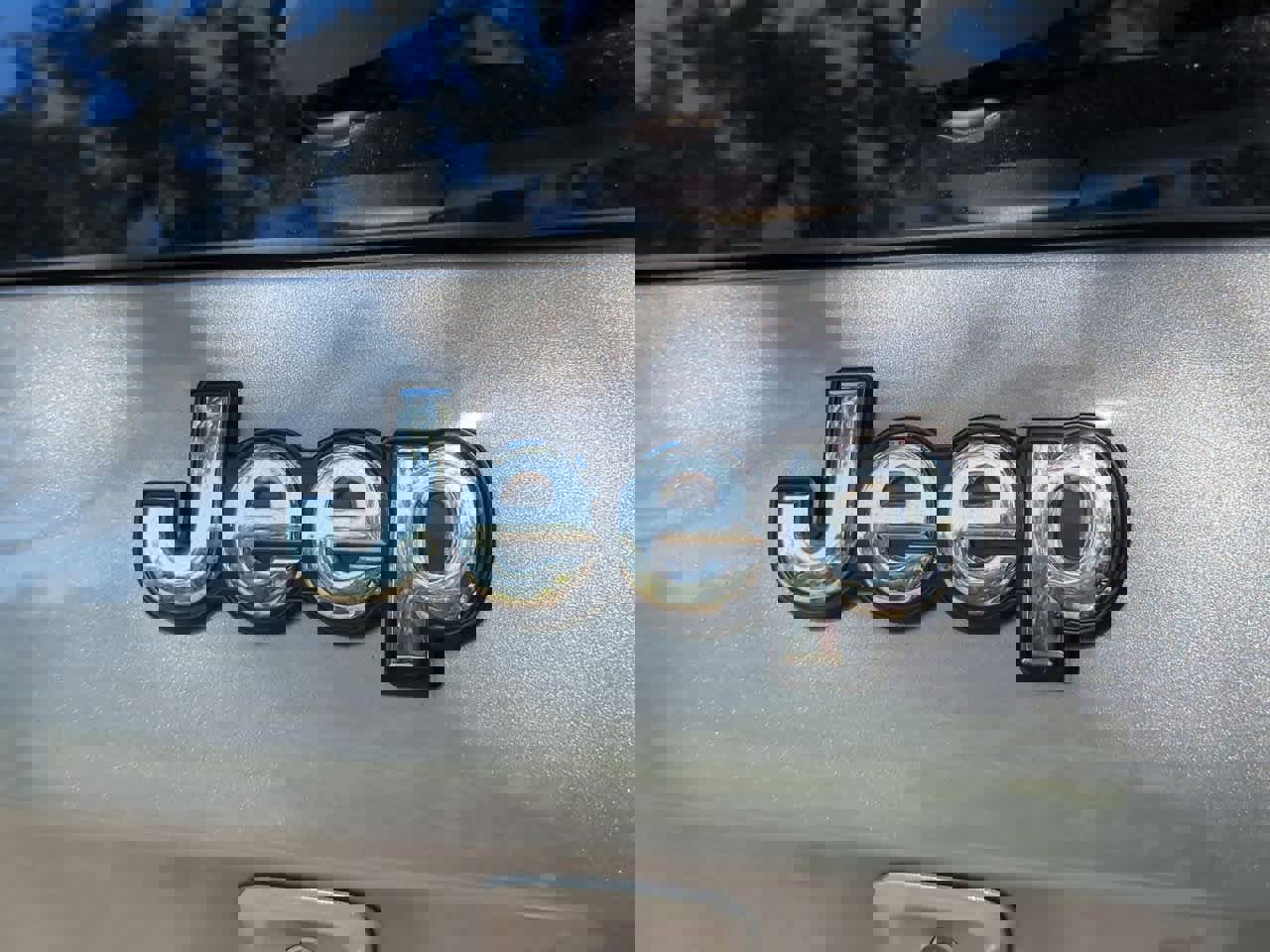 Used 2017 Jeep Cherokee Latitude image 12