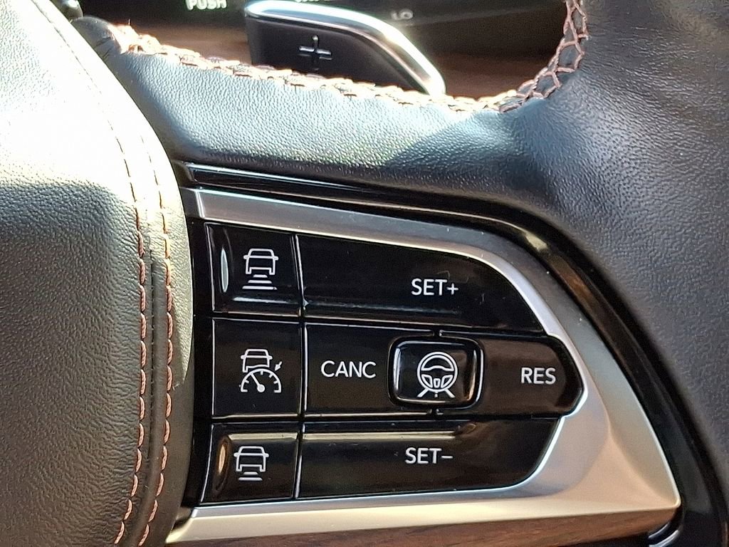 Used 2023 Jeep Grand Cherokee L Summit w/ Luxury Tech Group V image 29