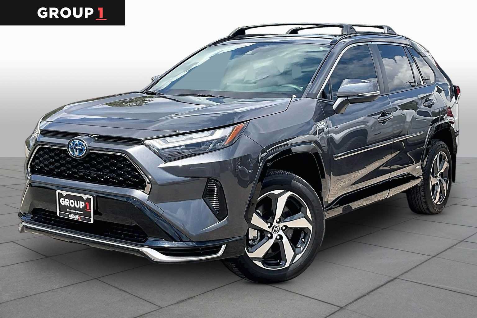 Used 2024 Toyota RAV4 SE w/ Weather & Moonroof Package