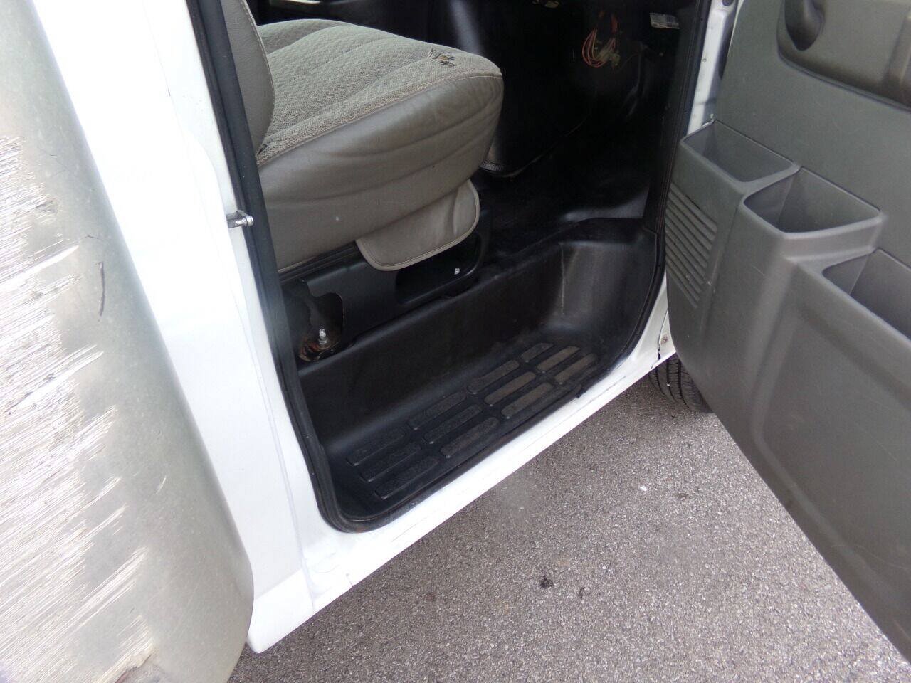 Used 2009 Chevrolet Express 3500 RWD image 20
