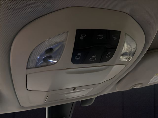 Used 2020 Chrysler Pacifica Touring-L FWD image 40