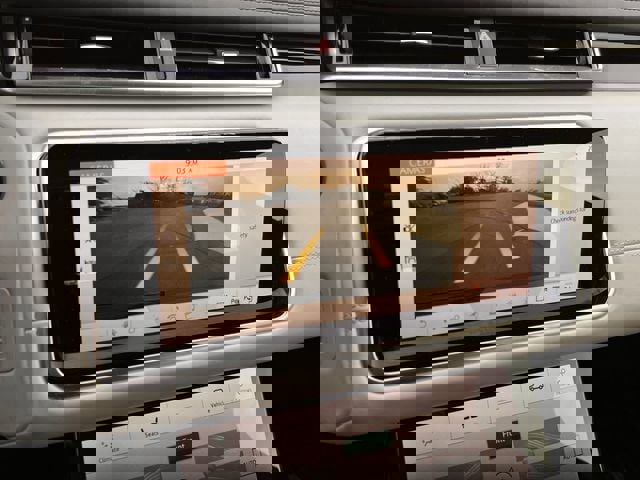 Used 2018 Land Rover Range Rover Velar R-Dynamic HSE image 16