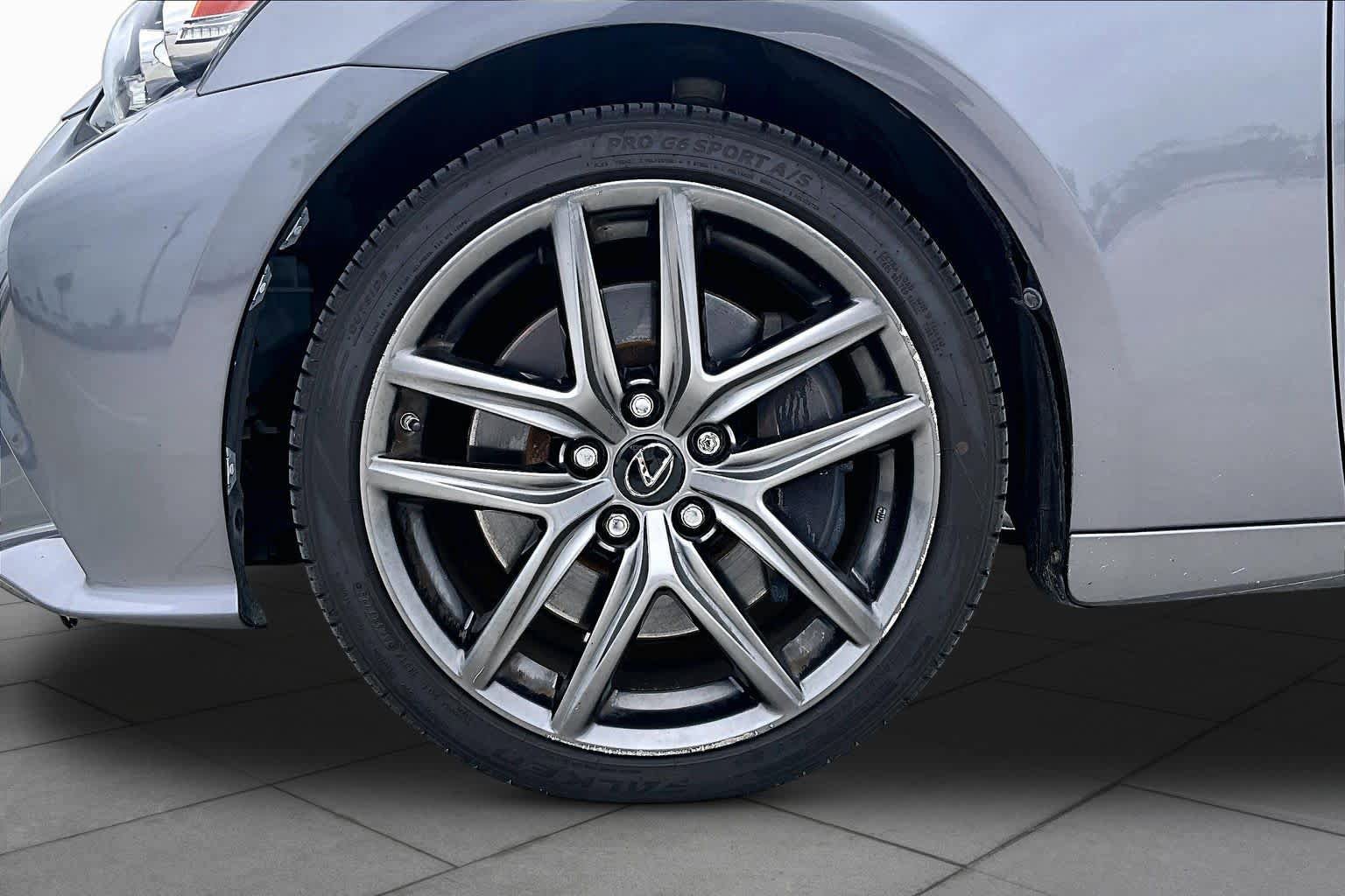 Used 2016 Lexus IS 200t w/ F Sport Package RWD image 11